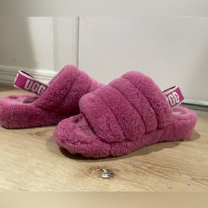 Ugg Womens 7 FLUFF YEAH slippers Pink shoe